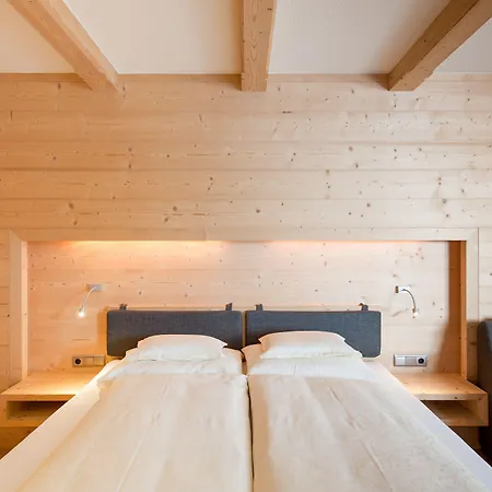 Hotel Garni Pirchhuett 4*