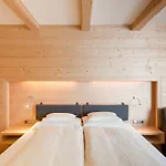Ξενοδοχείο Garni Pirchhuett 4*