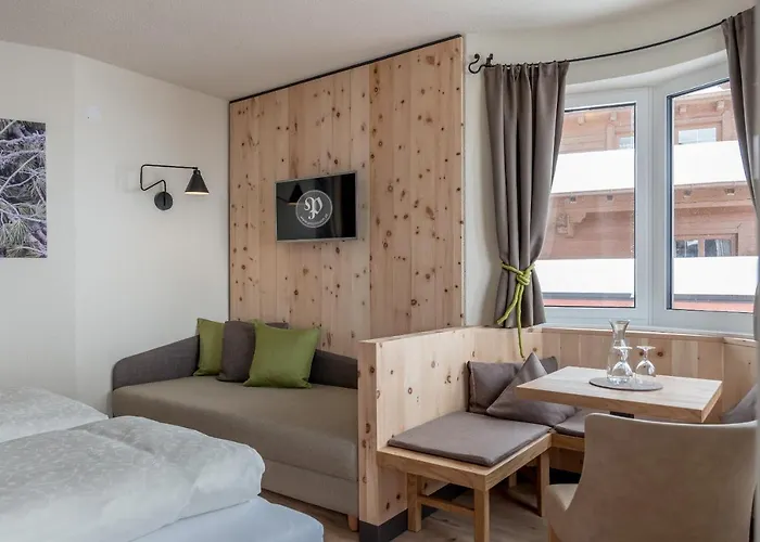 Garni Pirchhuett Otel 4*