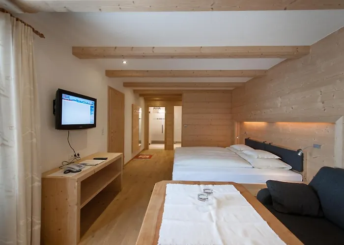 Garni Pirchhuett Otel 4*